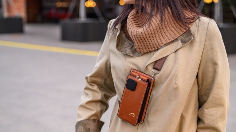 Double-Hold bag with phone bracket has built-in magnets to safely hold your smartphone