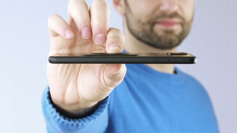 goBelt C1 super thin phone grip works as a kickstand and allows wireless charging