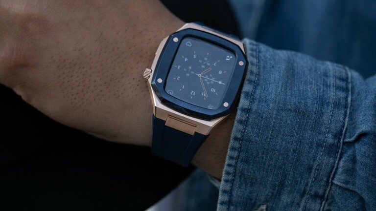 Golden Concept SP44 Apple Watch Case has a stainless steel design that suits any occasion