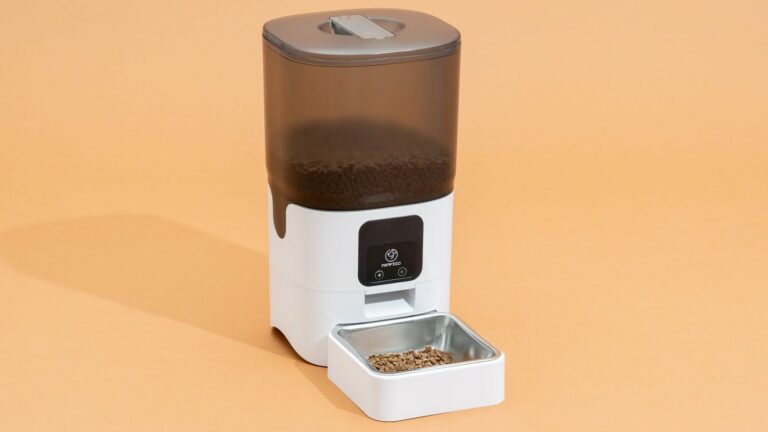 Pitpet Smart Automatic Cat Feeder with Portion Control & a Safe Design on Gadget Flow