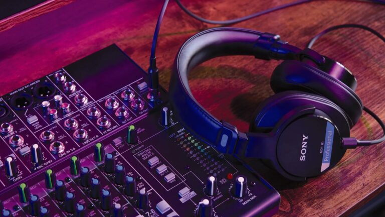Sony MDR-M1: Reference Closed Monitor Headphones for Creators and Engineers on Gadget Flow