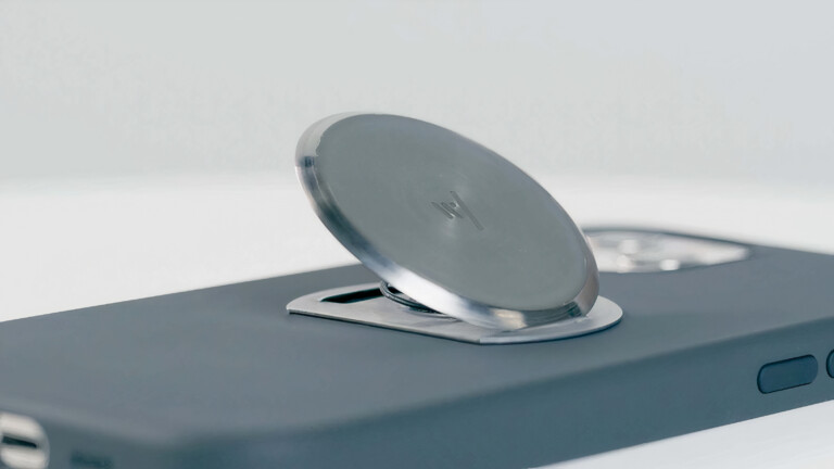 Tango smartphone grip & stand uses tiny magnets to expand 30 mm high & collapse to 2.9 mm