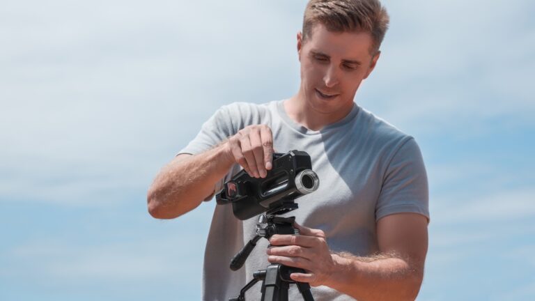 VIZTA Portable Smartphone-Based Telescope for Wildlife Adventurers on Gadget Flow