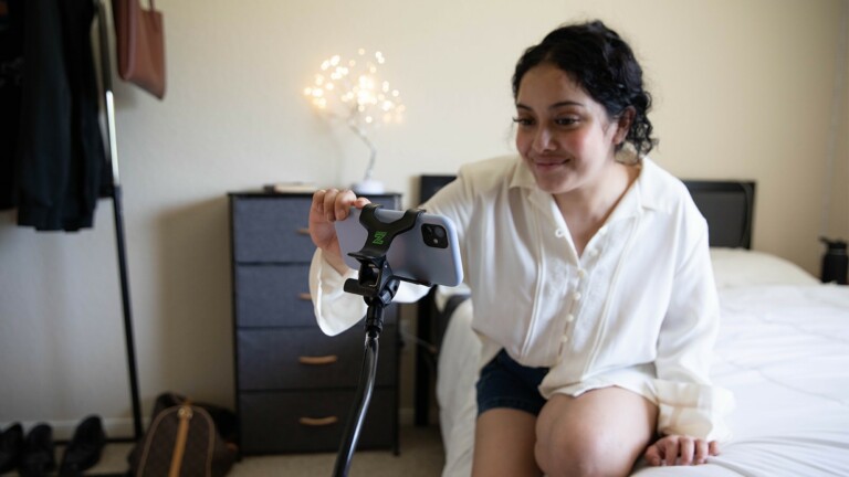 ZIZONO Gooseneck Flexible Phone Holder positions your smartphone & keeps your hands free